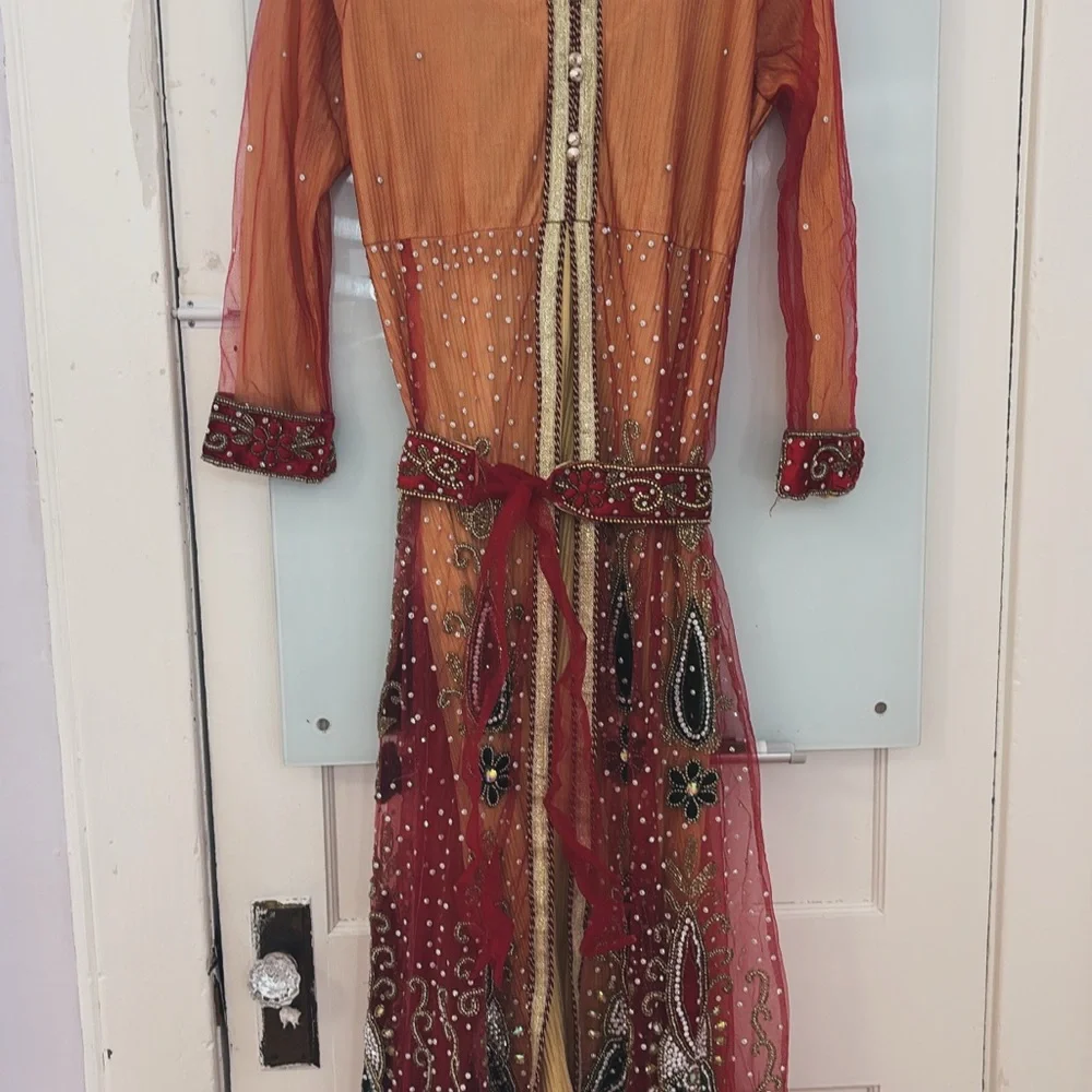 Traditional Dress - Picture 2 of 3